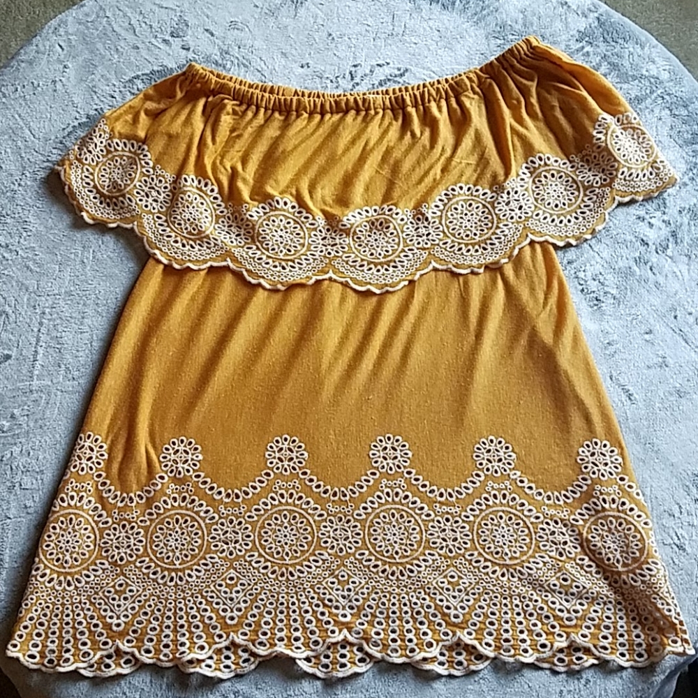 FEVER Off the shoulder embroidered top